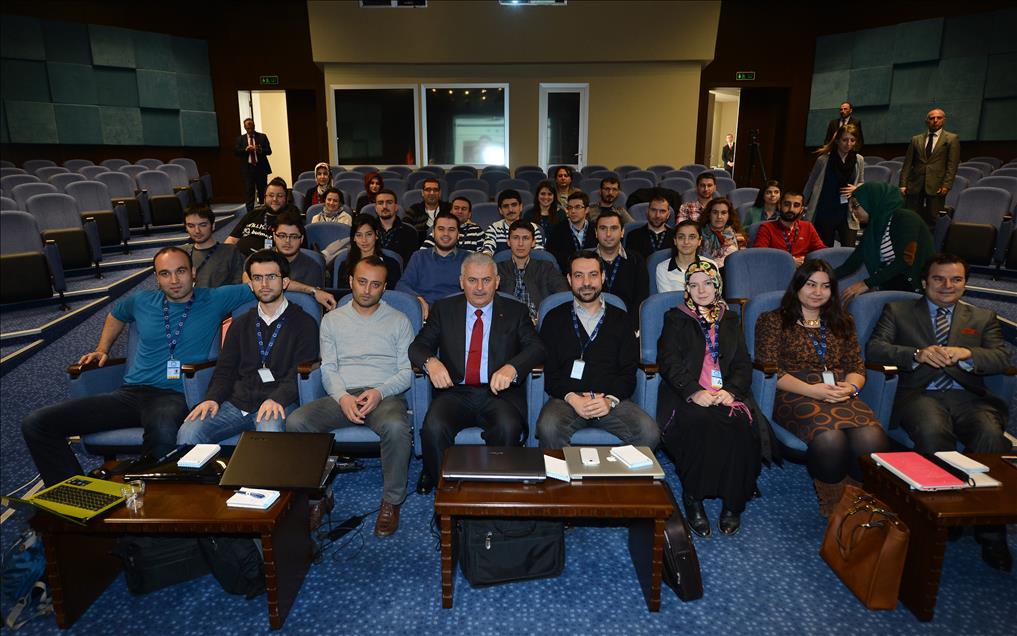 Ulaştırma Denizcilik ve Haberleşme Bakanı Yıldırım, AA Editör Masası'nda