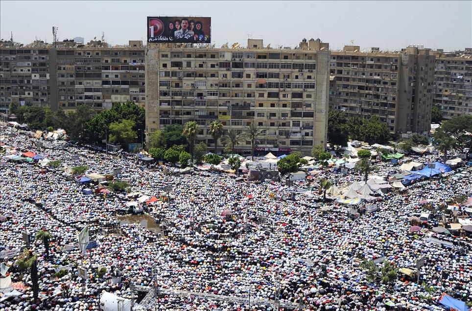 Mısır'da ordunun yönetime el koyması