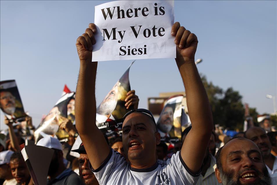 Mısır'da ordunun yönetime el koyması