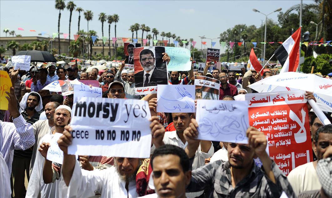 Mursi destekçileri toplanıyor