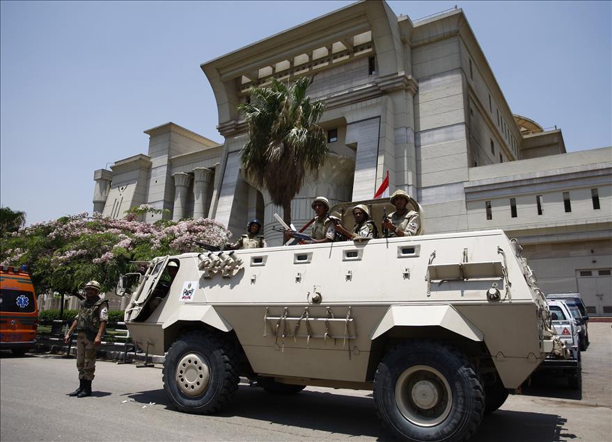 Mısır'da ordunun yönetime el koyması