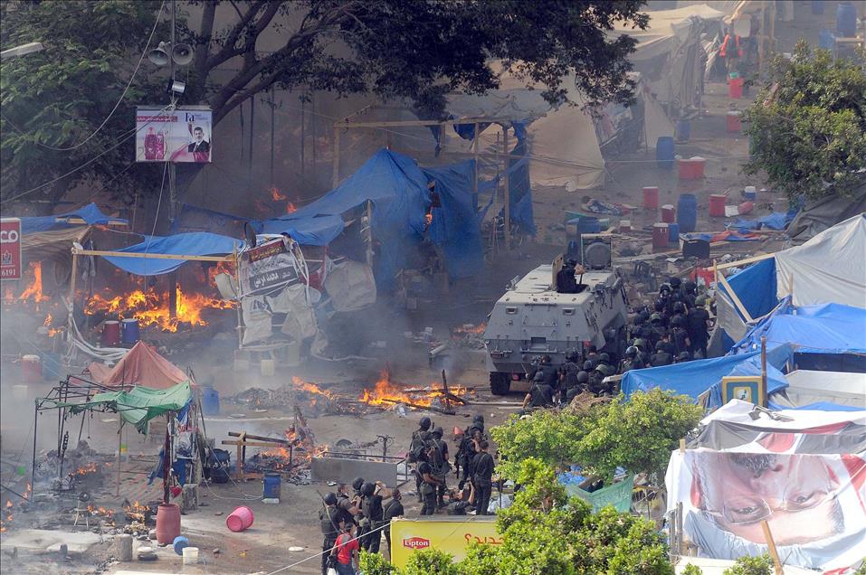 Mısır'da darbe karşıtlarına yönelik katliam 