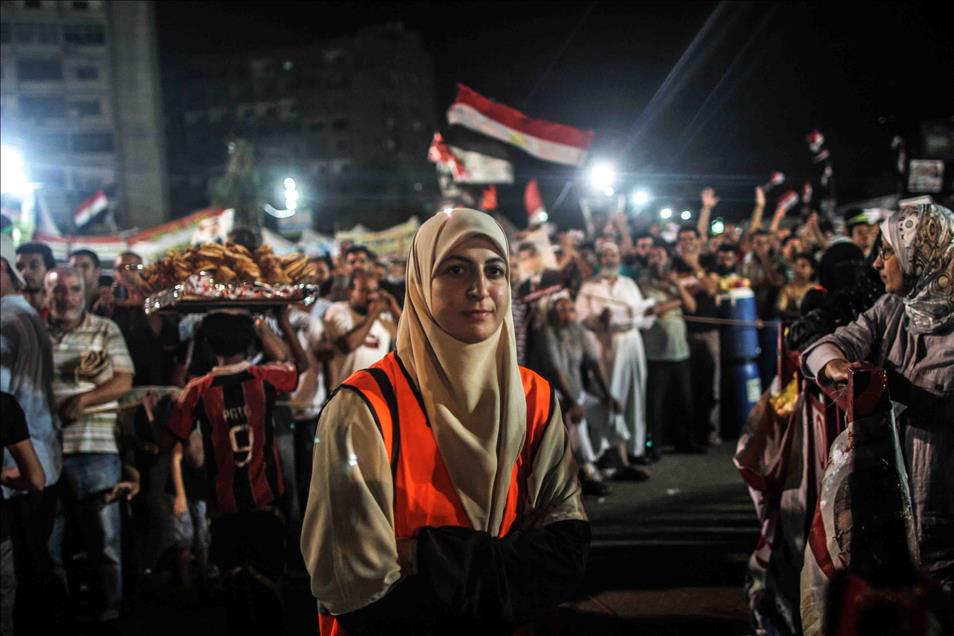 Mısır'da güvenlik güçlerinin darbe karşıtlarına ateş açması