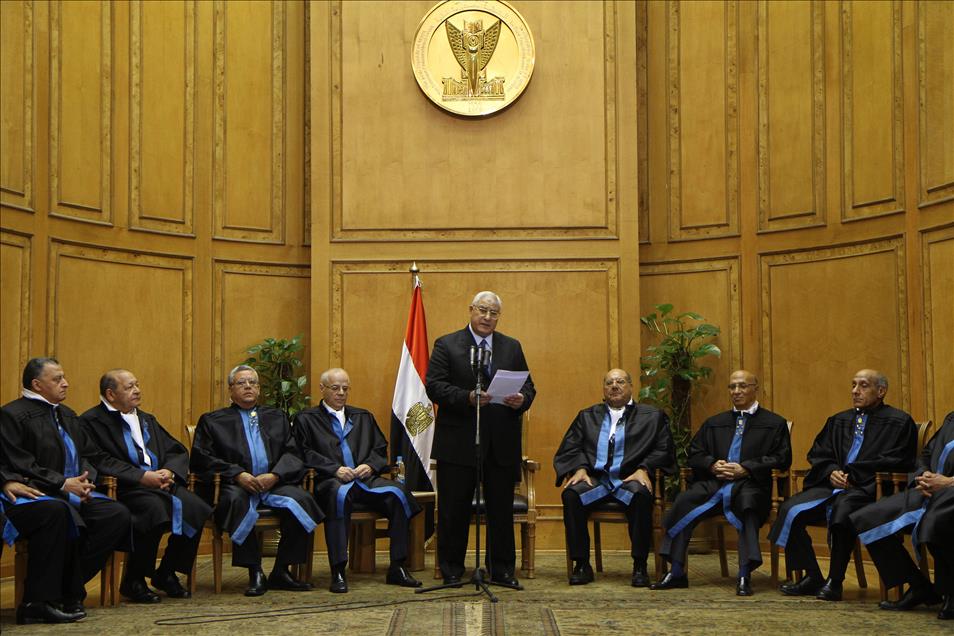 Mısır'da ordunun yönetime el koyması