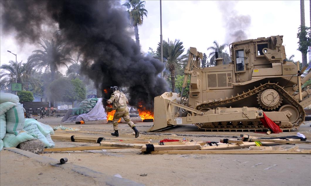 Mısır'da darbe karşıtlarına müdahale