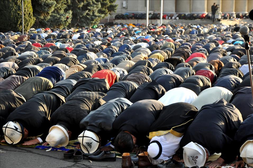 Kırgızistan Bayram Namazı Kılındı