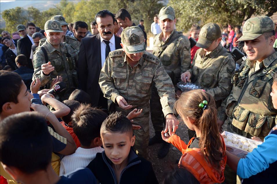 Gabar Dağı'nda Mehmetçik ile vatandaş kucaklaştı