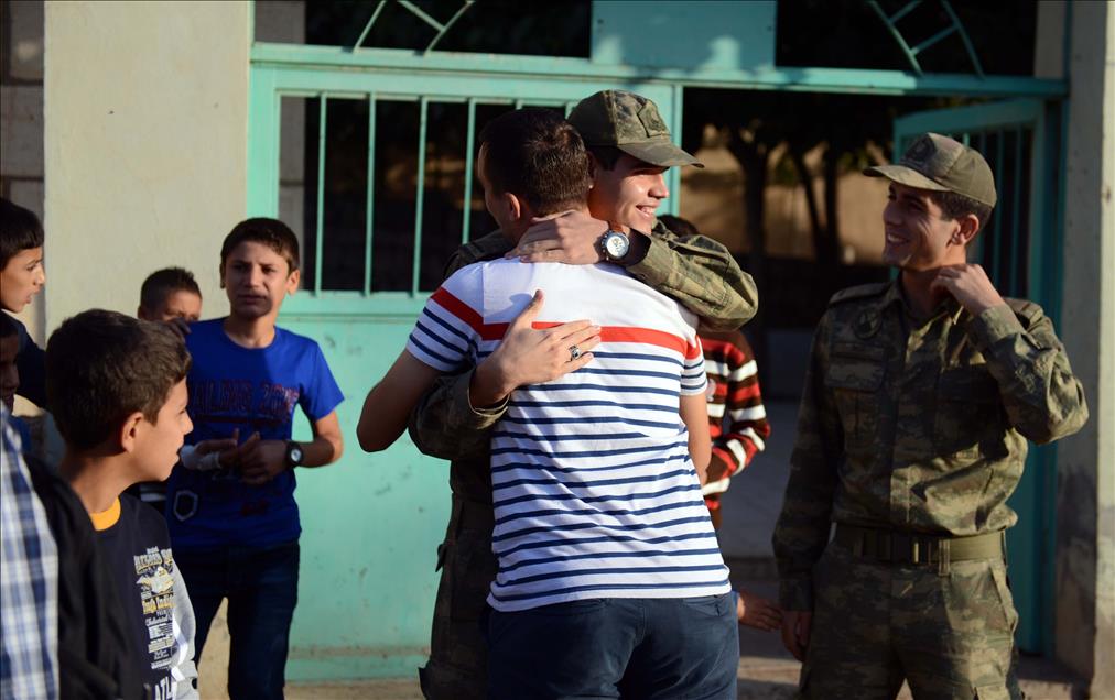 Gabar Dağı'nda Mehmetçik ile vatandaş kucaklaştı