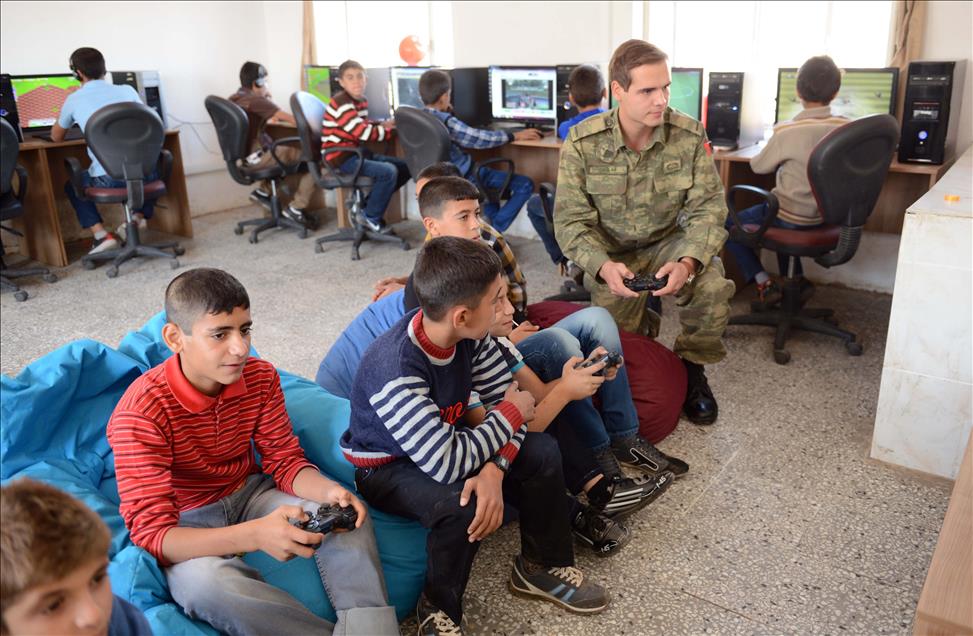Gabar Dağı'nda Mehmetçik ile vatandaş kucaklaştı