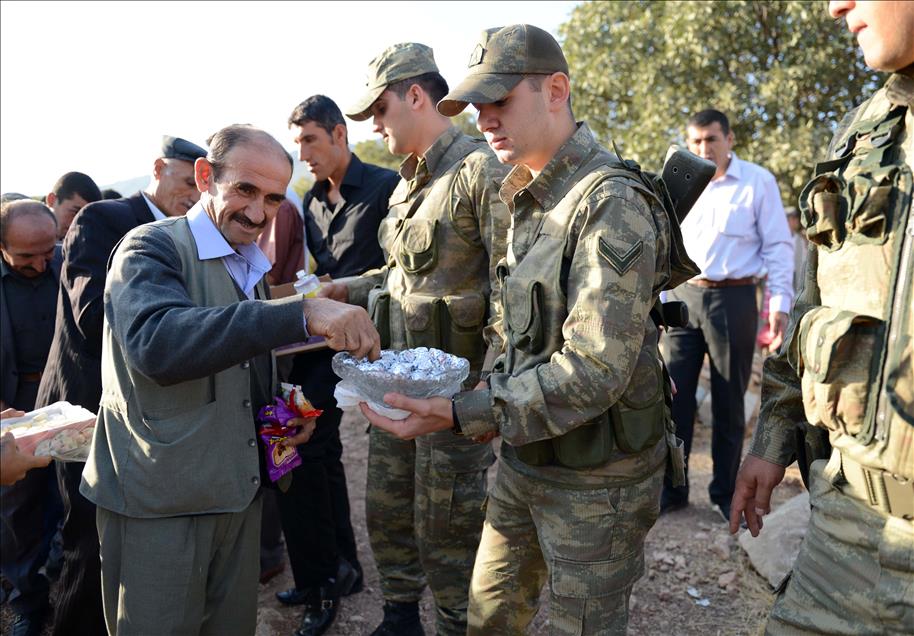 Gabar Dağı'nda Mehmetçik ile vatandaş kucaklaştı