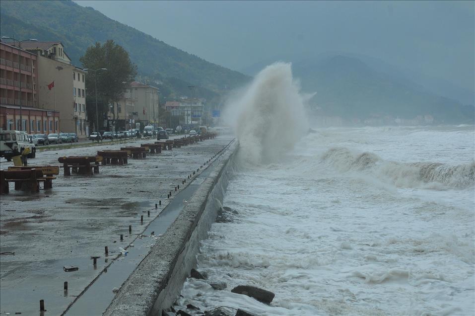 Karadeniz'de fırtına - Anadolu Ajansı