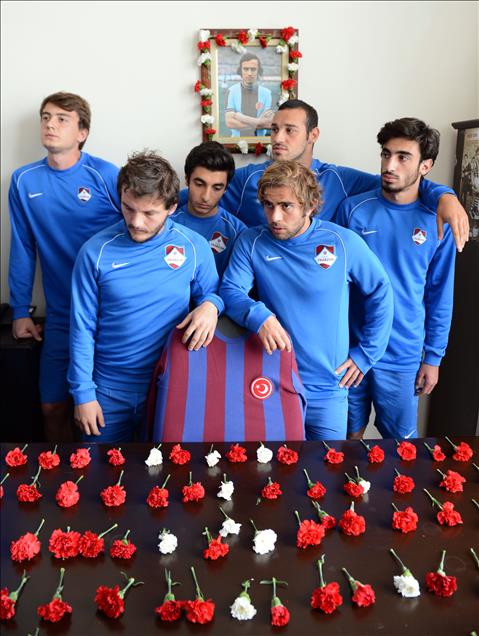 1461 Trabzonlu futbolcular, teknik direktörleri Özcan için gözyaşı döktü