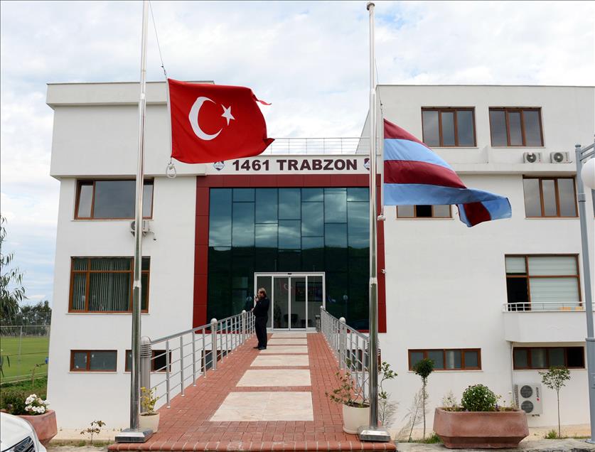 1461 Trabzonlu futbolcular, teknik direktörleri Özcan için gözyaşı döktü