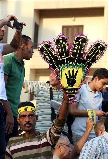 Mısır'da "Halkın iradesi yargılanıyor" gösterileri