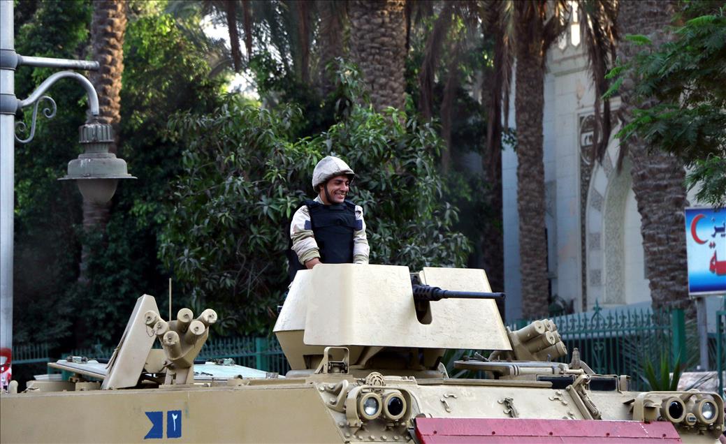 Mısır'da "Halkın iradesi yargılanıyor" gösterileri