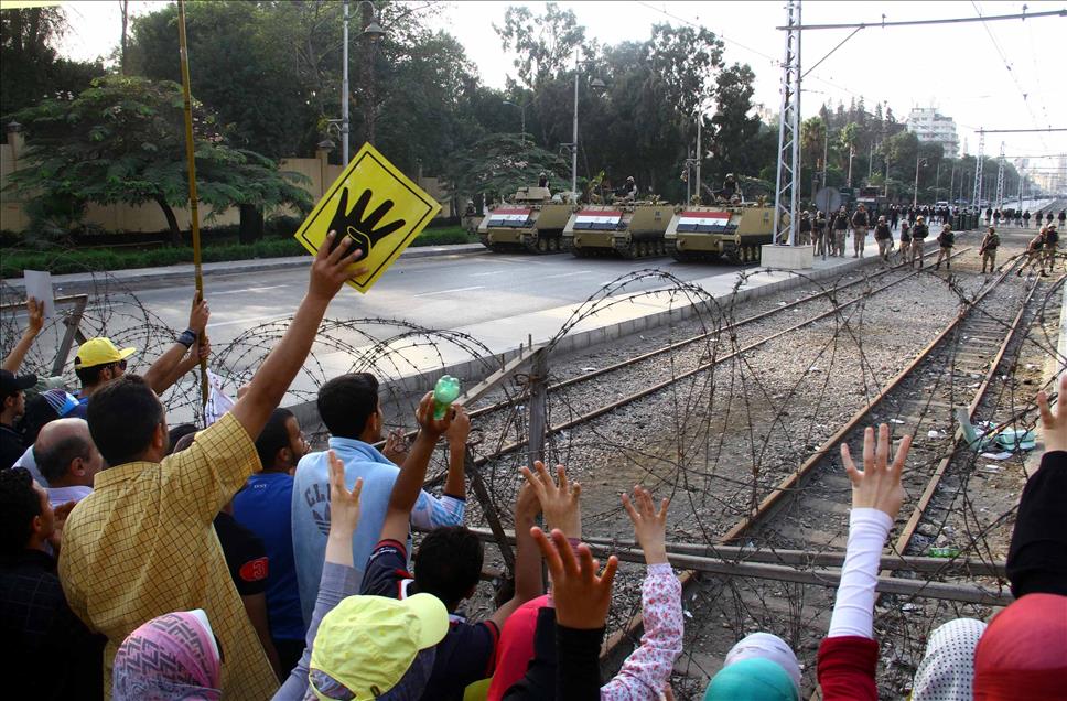 Mısır'da "Halkın iradesi yargılanıyor" gösterileri