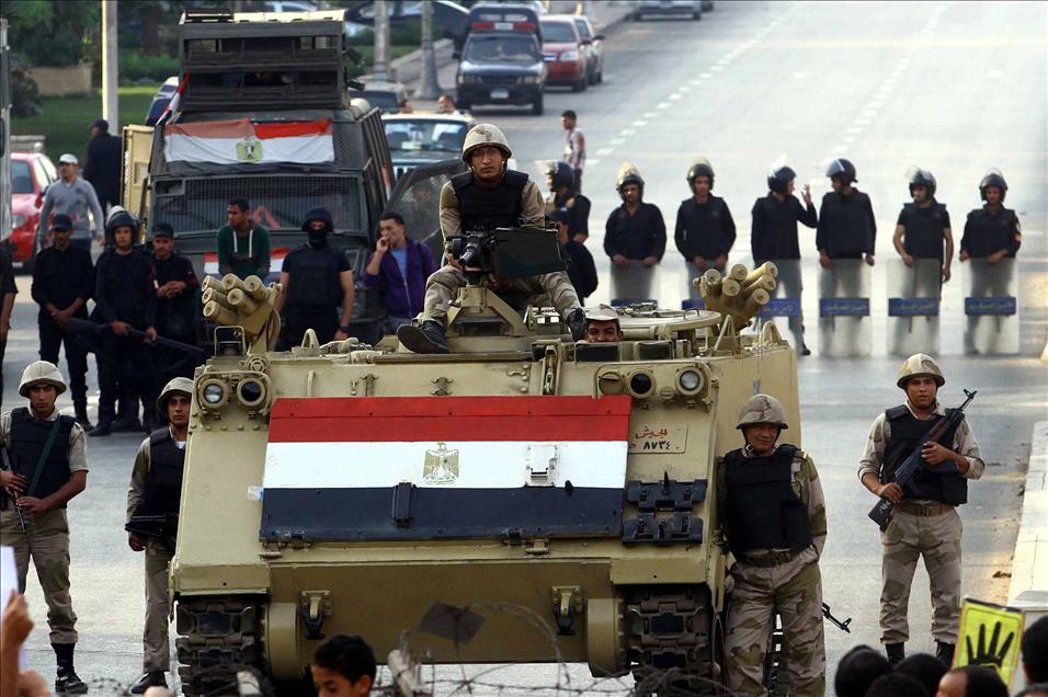 Mısır'da "Halkın iradesi yargılanıyor" gösterileri