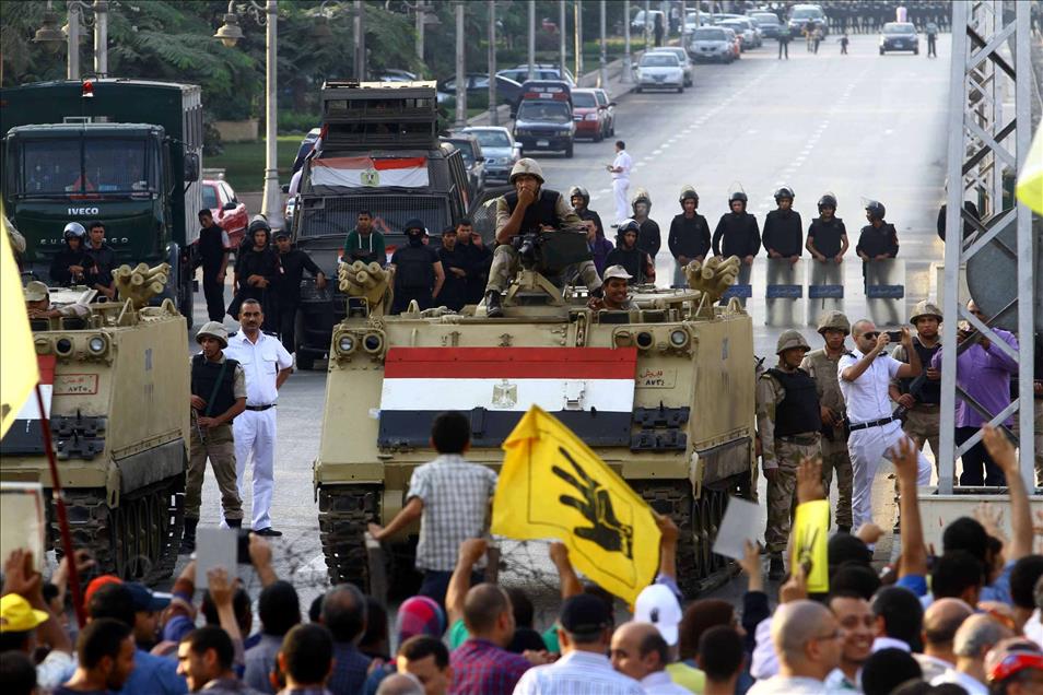 Mısır'da "Halkın iradesi yargılanıyor" gösterileri