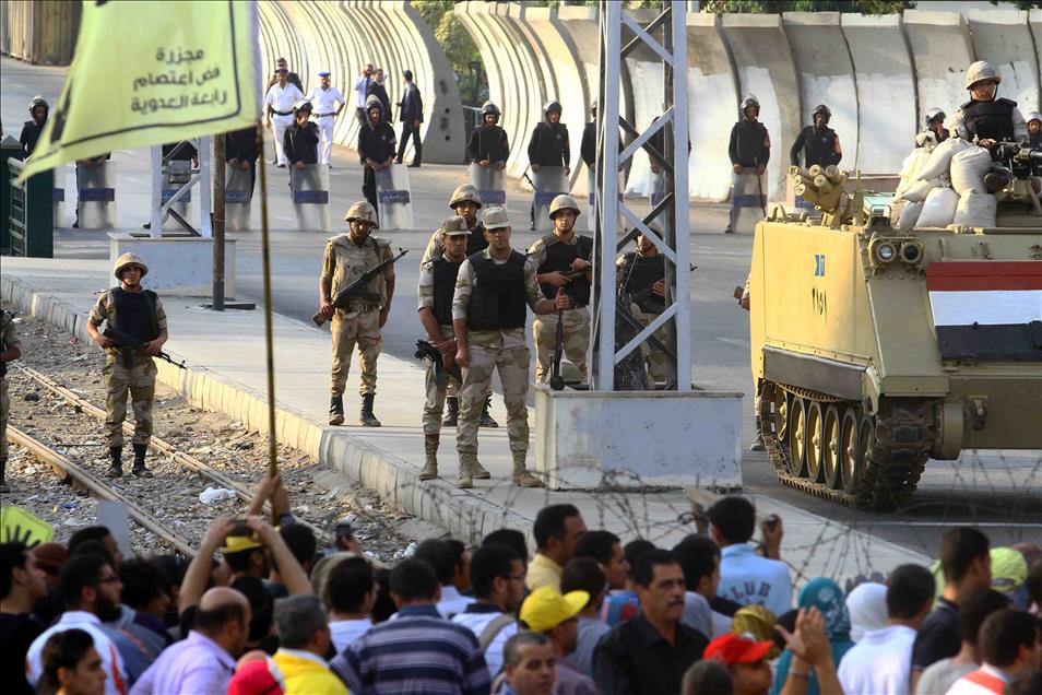 Mısır'da "Halkın iradesi yargılanıyor" gösterileri