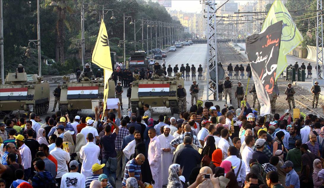 Mısır'da "Halkın iradesi yargılanıyor" gösterileri