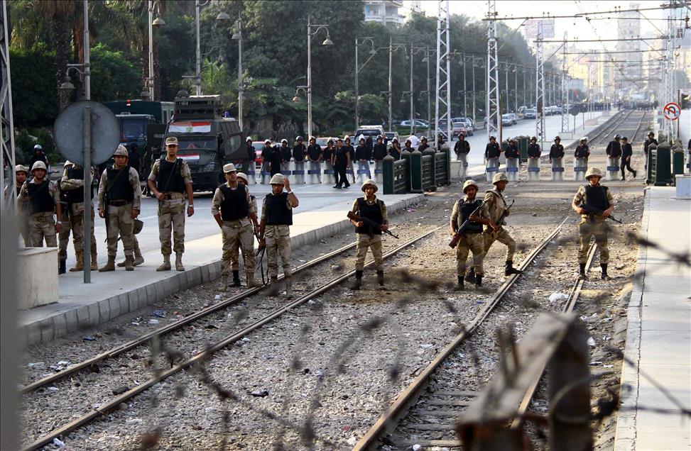 Mısır'da "Halkın iradesi yargılanıyor" gösterileri