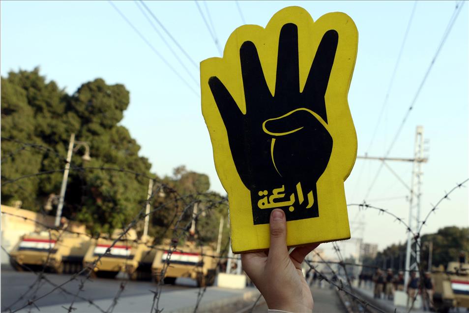 Mısır'da "Halkın iradesi yargılanıyor" gösterileri