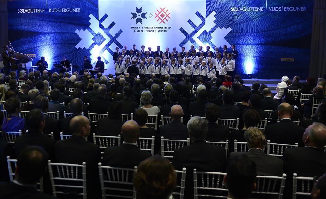 Gül çifti Çırağan'daki resepsiyona katıldı