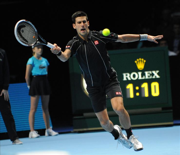 Son şampiyon Djokovic, finallere Federer galibiyetiyle başladı