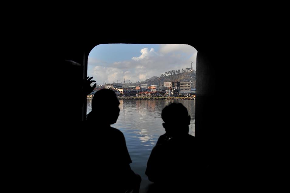 Tacloban şehri yaralarını sarmaya çalışıyor