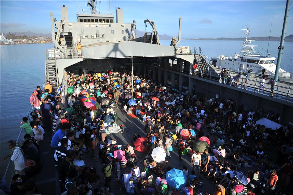 Tacloban şehri yaralarını sarmaya çalışıyor