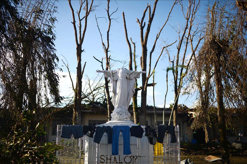 Tacloban şehri yaralarını sarmaya çalışıyor