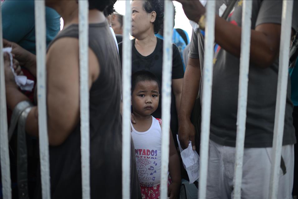 Tacloban şehri yaralarını sarmaya çalışıyor