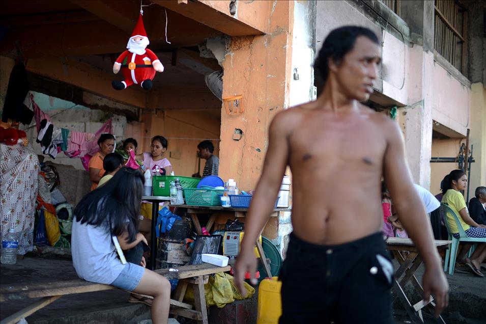 Tacloban şehri yaralarını sarmaya çalışıyor