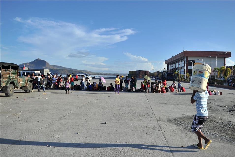 Tacloban şehri yaralarını sarmaya çalışıyor