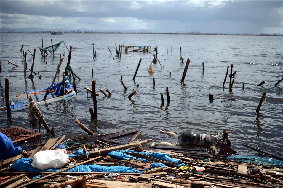 Tacloban şehri yaralarını sarmaya çalışıyor