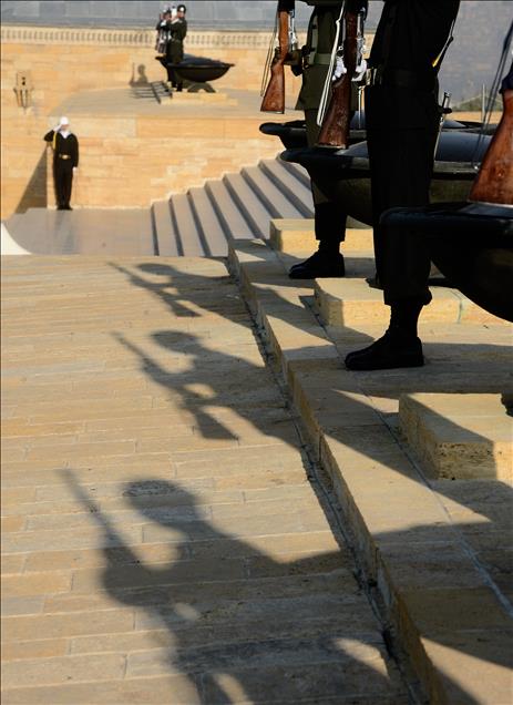 Anıtkabir'in "heykel" askerleri