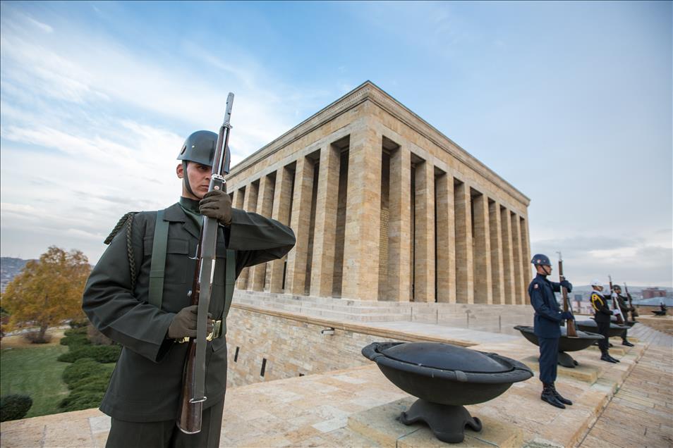 Anıtkabir'in "heykel" askerleri