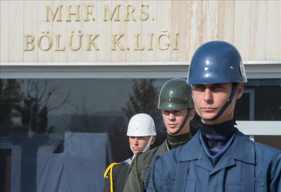 Anıtkabir'in "heykel" askerleri