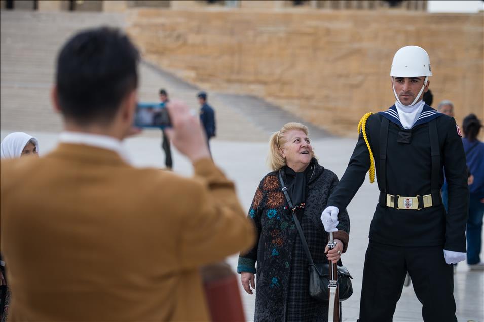 Anıtkabir'in "heykel" askerleri