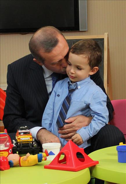 Başbakan Erdoğan, AK Parti Genel Merkezi'nde çocuk oyun alanını gezdi