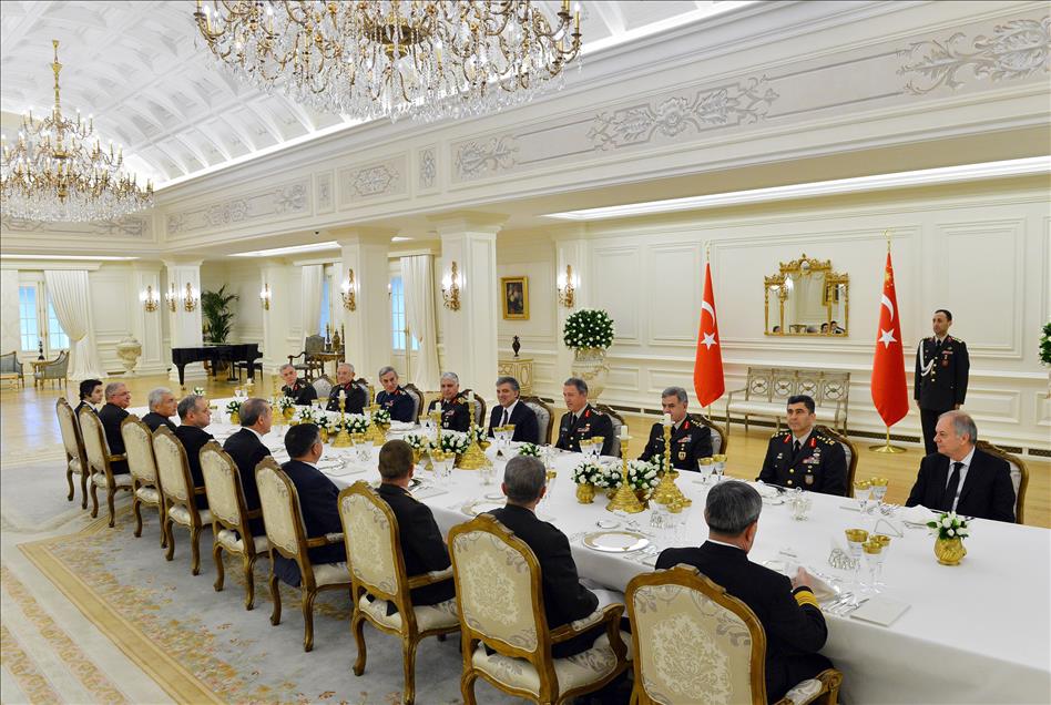 Cumhurbaşkanı Gül'den YAŞ üyelerine öğle yemeği
