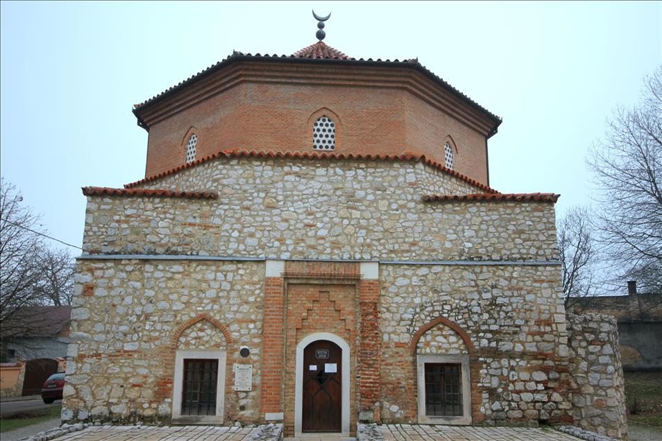 Macaristan'da, ecdad yadiğarı cami asırlara meydan okuyor