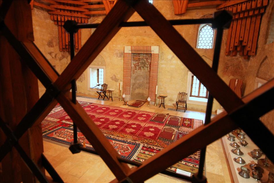 Macaristan'da, ecdad yadiğarı cami asırlara meydan okuyor
