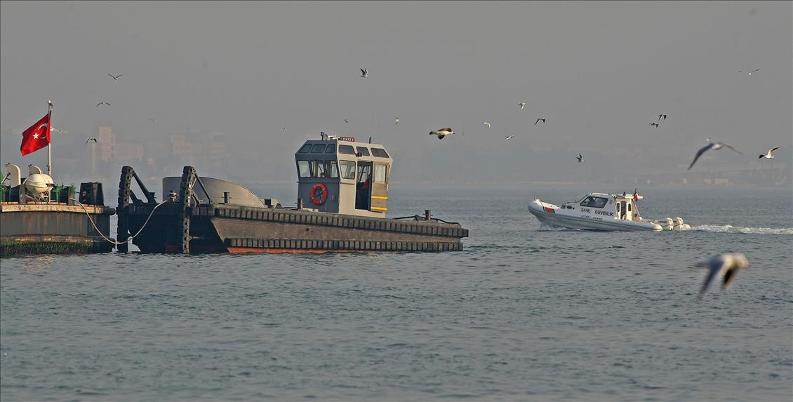 İzmir'de römorkör yan yattı