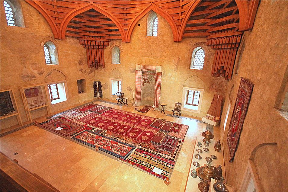 Macaristan'da, ecdad yadiğarı cami asırlara meydan okuyor