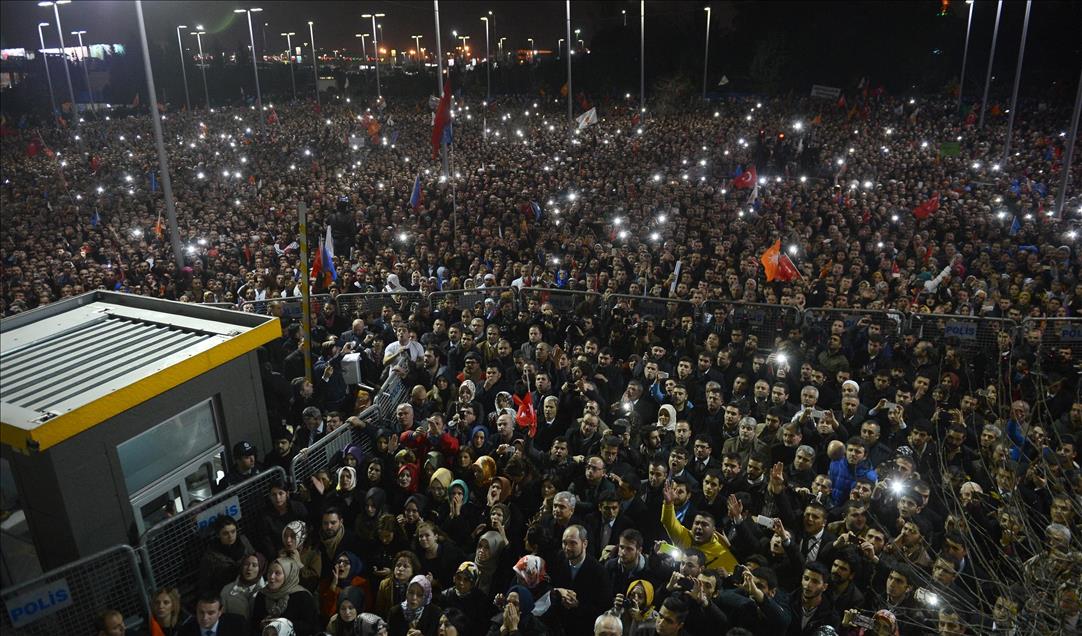 Başbakan Erdoğan, Atatürk Havalimanı'nda halka seslendi