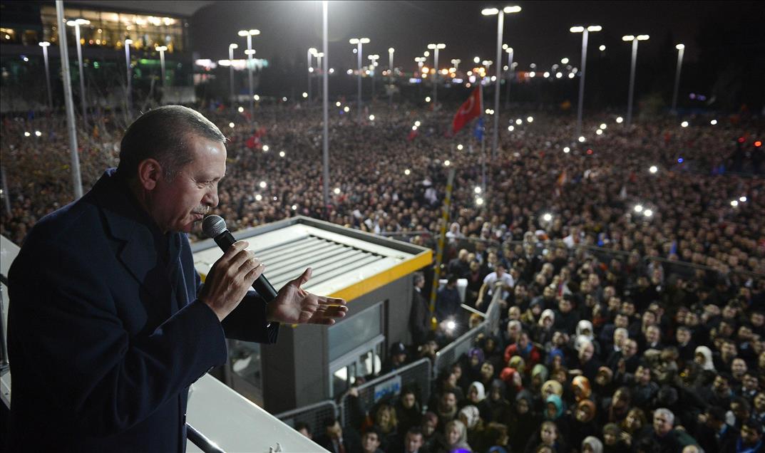 Başbakan Erdoğan, Atatürk Havalimanı'nda halka seslendi