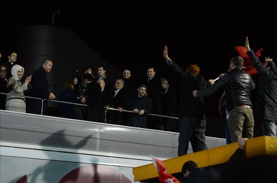 Başbakan Erdoğan, Atatürk Havalimanı'nda halka seslendi