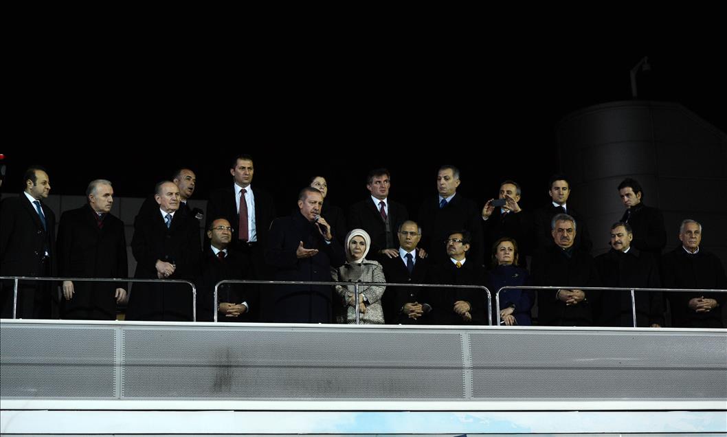 Başbakan Erdoğan, Atatürk Havalimanı'nda halka seslendi
