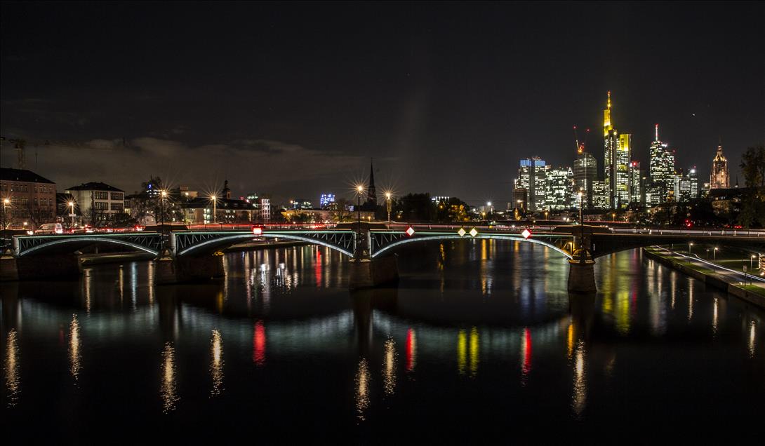 Gücün Kuleleri - Frankfurt Skyline